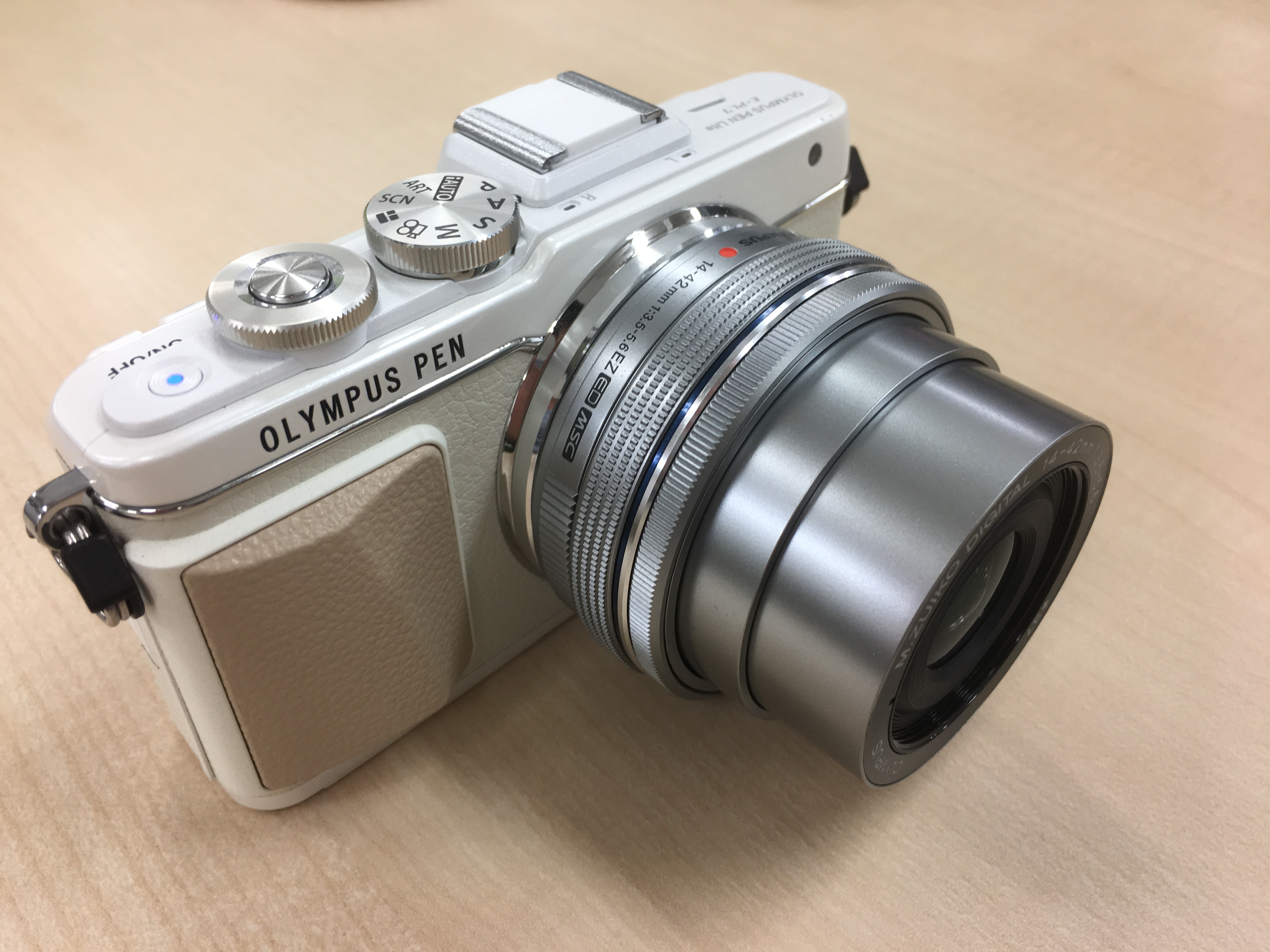 【品】デジタル一眼レフカメラ　オリンパス　E-PL7