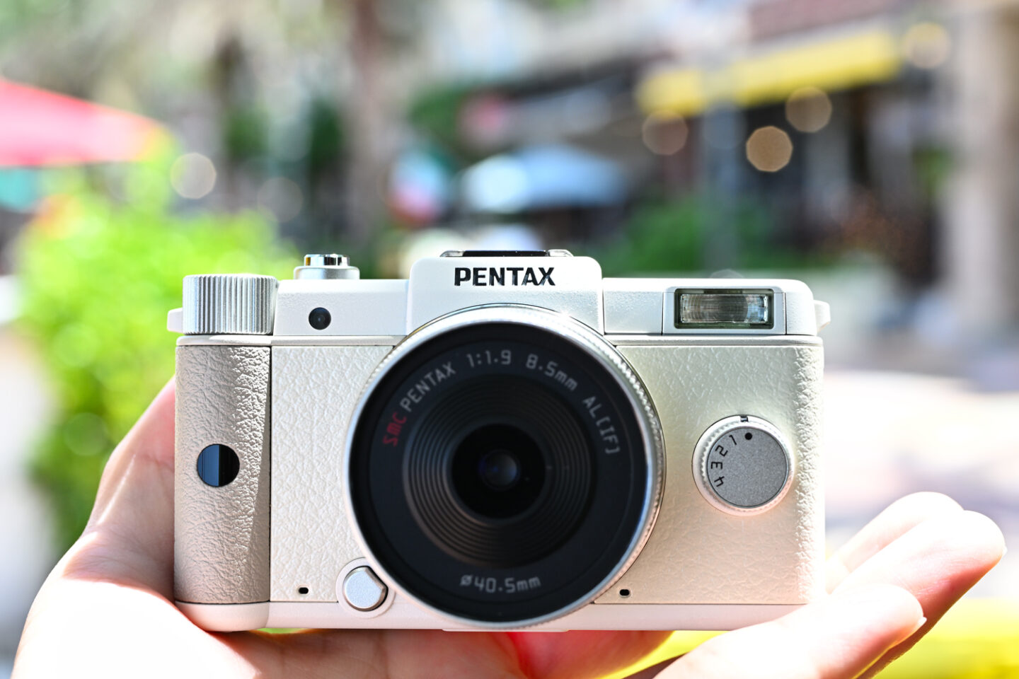 ペンタックスらしさ満載！手のひらサイズのナノ一眼「PENTAX Q」