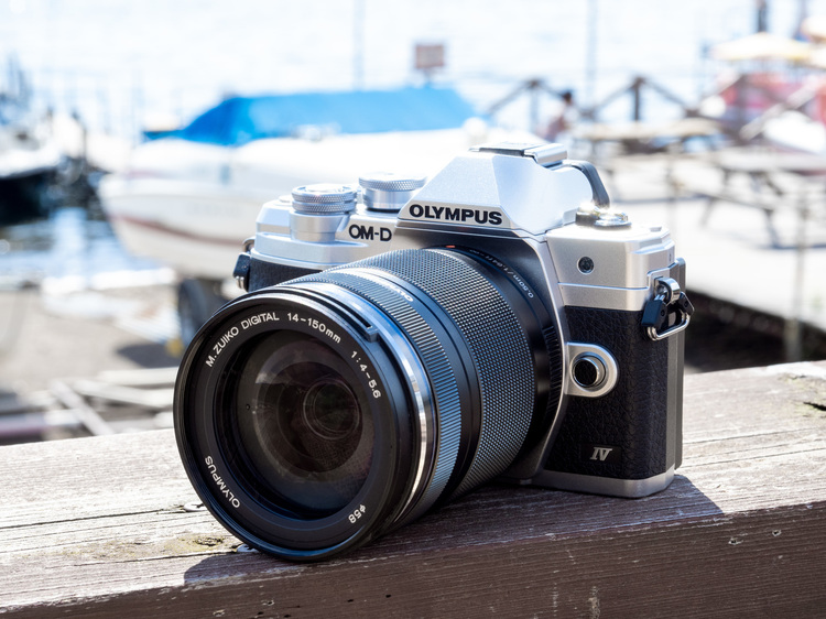 Olympus ミラーレス一眼カメラ OM-D E-M10充電器